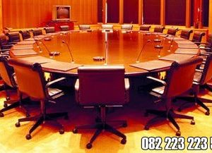 Model Meja Rapat Bundar Untuk Ruangan Kantor Besar