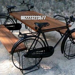 Meja Trembesi Antik Motif Sepeda Ontel Untuk Cafe